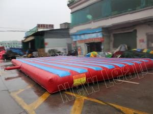 Inflatable jumping mat