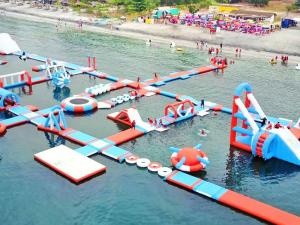 inflatable floating water park